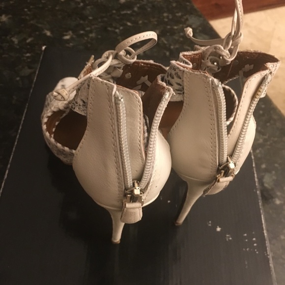 Size 8 Heels - Picture 3 of 7